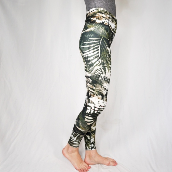 BODY LANGUAGE Tropical Print Leggings 7/8 Tights - Picture 3 of 7